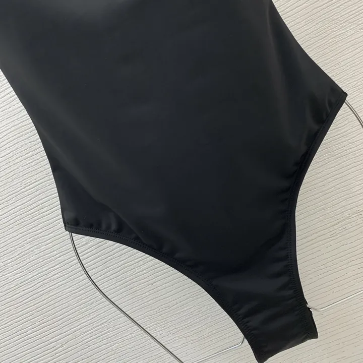 スーパーコピー バレンシアガ 水着