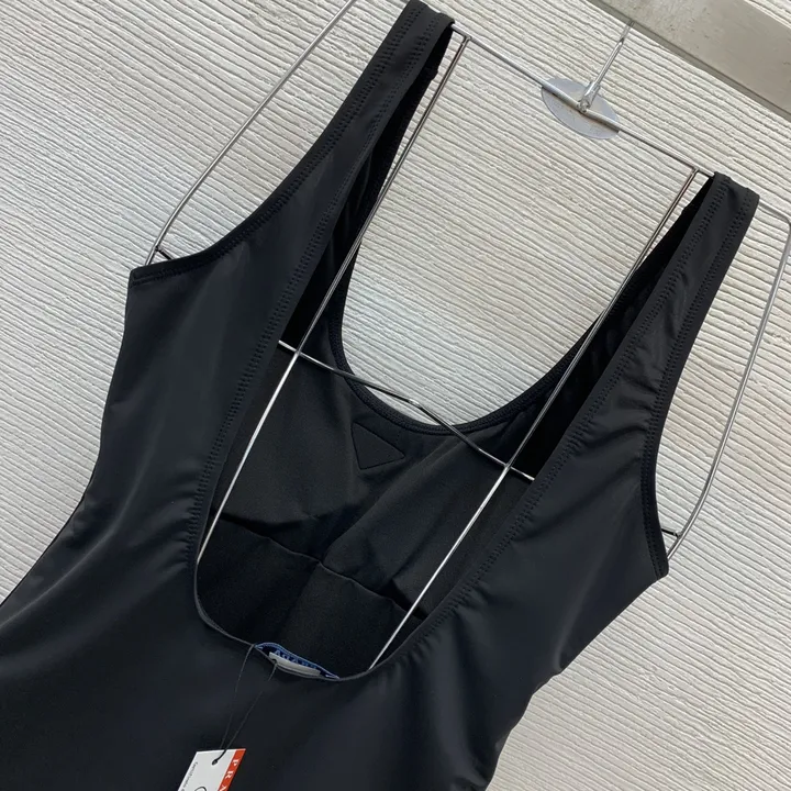 スーパーコピー バレンシアガ 水着