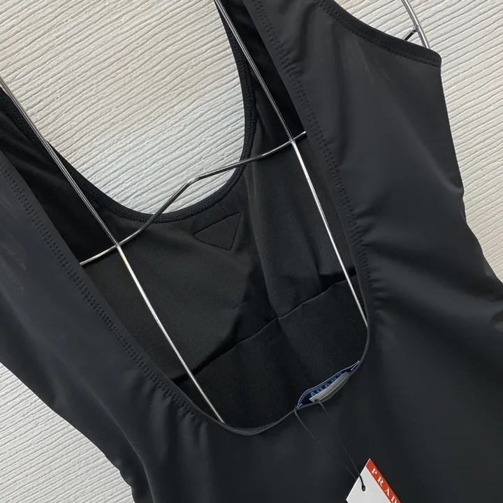 スーパーコピー バレンシアガ 水着