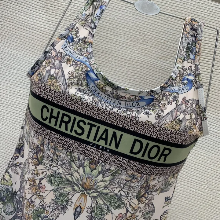 スーパーコピー グッチ 水着