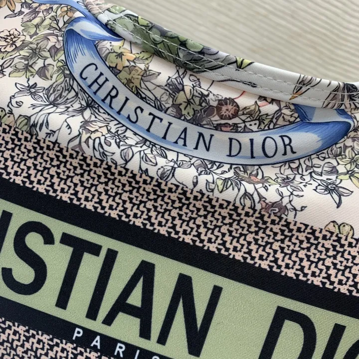 スーパーコピー グッチ 水着