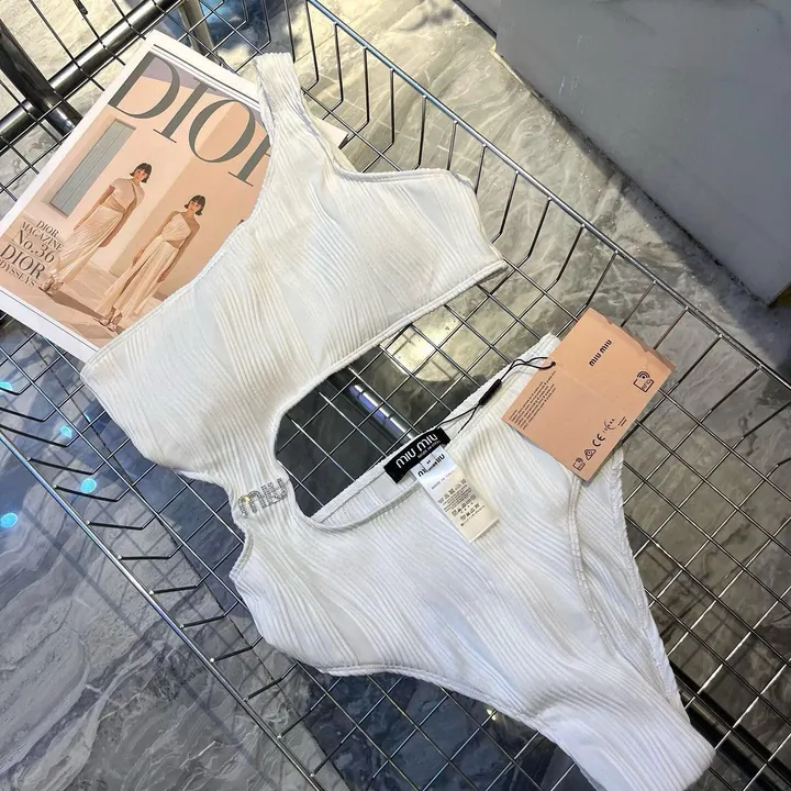 スーパーコピー ミュウミュウ 水着