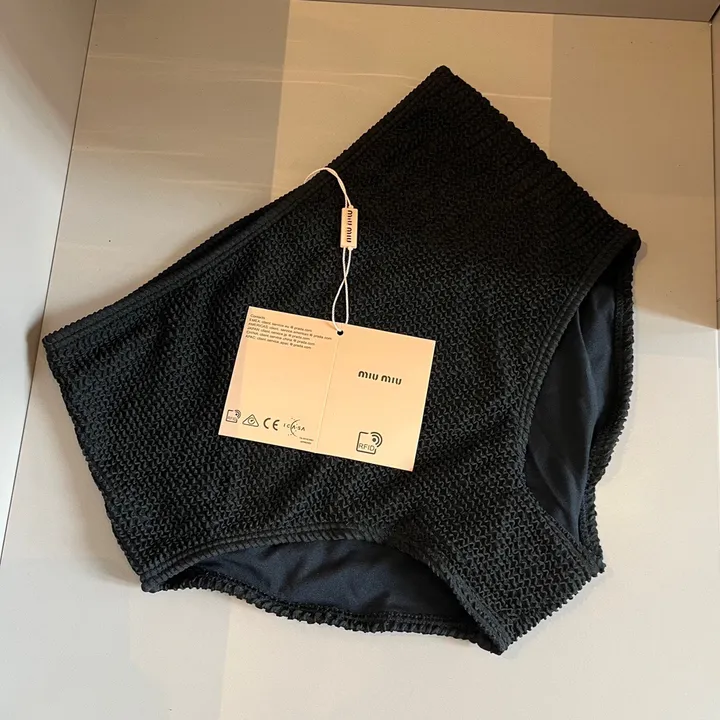 スーパーコピー ミュウミュウ 水着