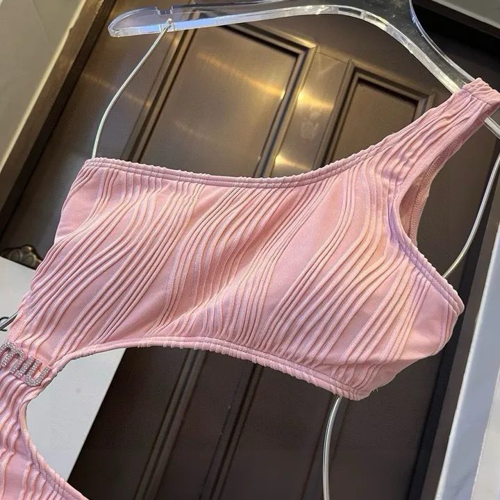 スーパーコピー ミュウミュウ 水着