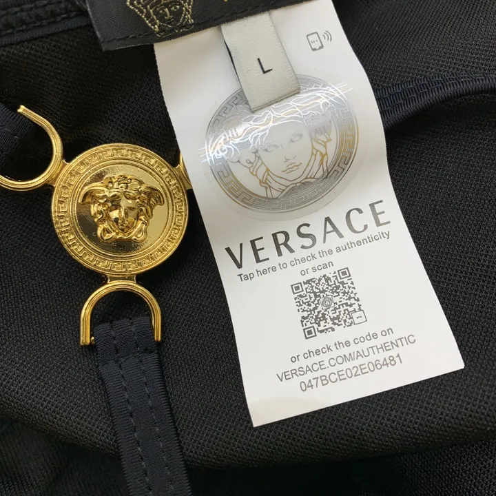 スーパーコピー シュプリーム 水着