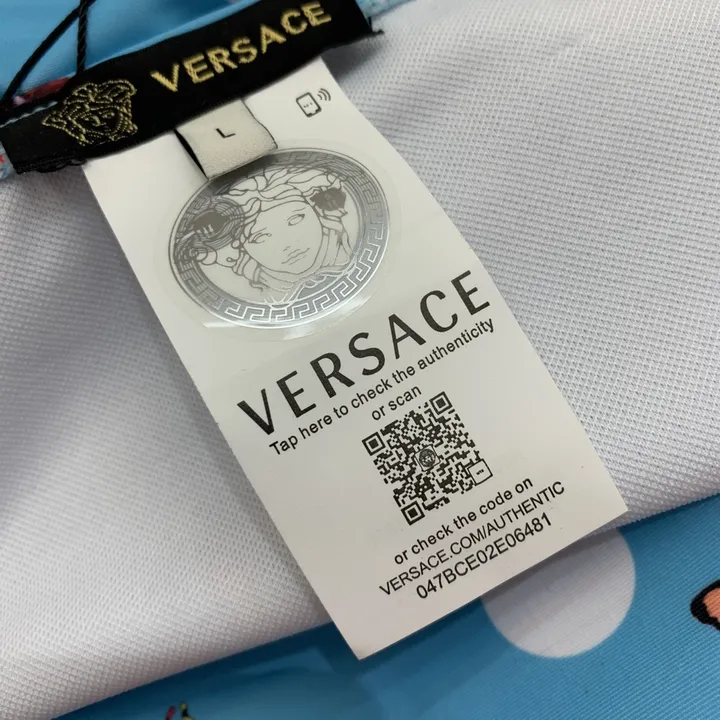 スーパーコピー シュプリーム 水着