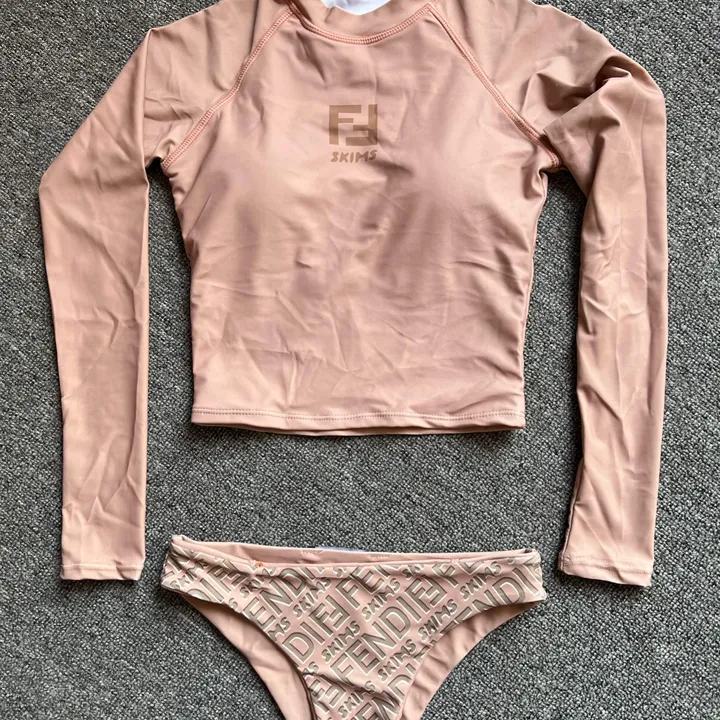 スーパーコピー フェンディ 水着