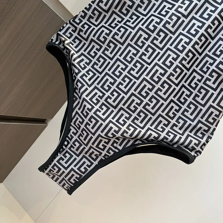 スーパーコピー ジバンシィ 水着