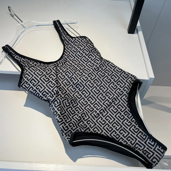 スーパーコピー ジバンシィ 水着