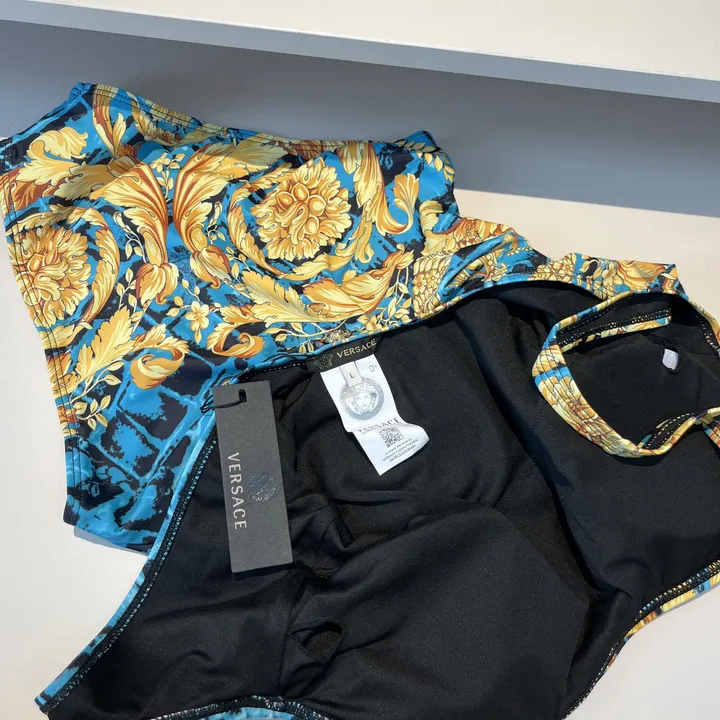 スーパーコピー ヴェルサーチ 水着