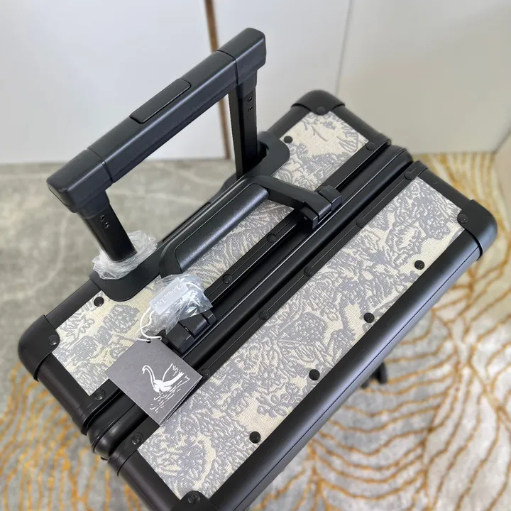 スーパーコピー ディオール スーツケース