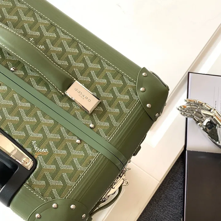 スーパーコピー フェンディ スーツケース