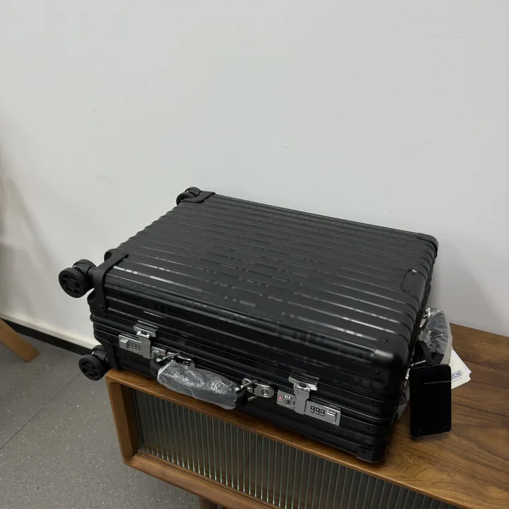 スーパーコピー フェンディ スーツケース