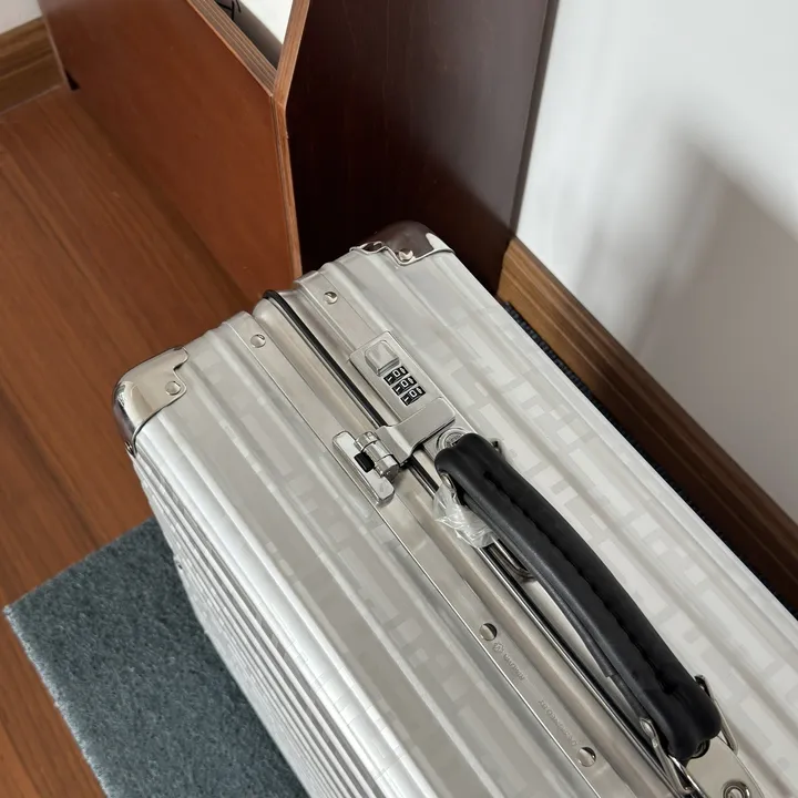 スーパーコピー フェンディ スーツケース