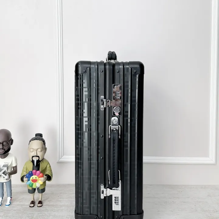 スーパーコピー フェンディ スーツケース