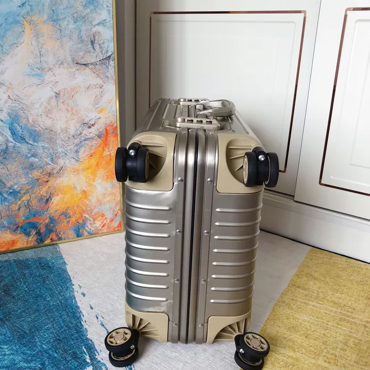 スーパーコピー リモワ スーツケース