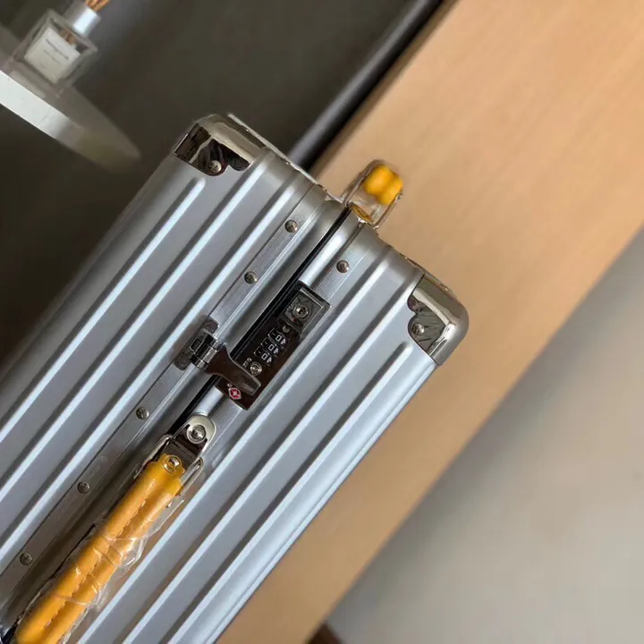 スーパーコピー リモワ スーツケース