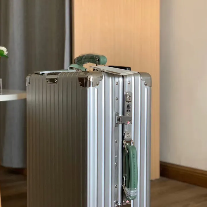 スーパーコピー リモワ スーツケース