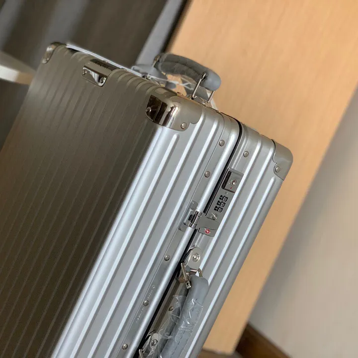 スーパーコピー リモワ スーツケース