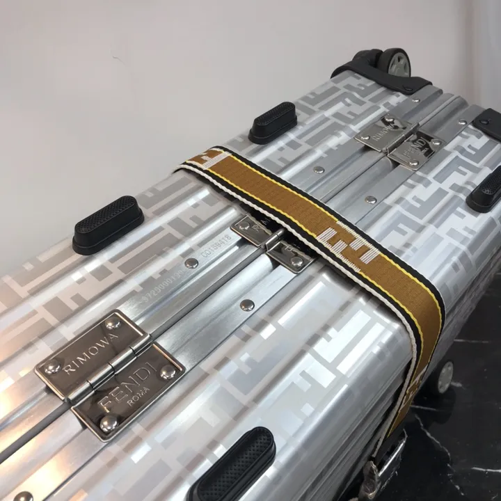 スーパーコピー フェンディ スーツケース