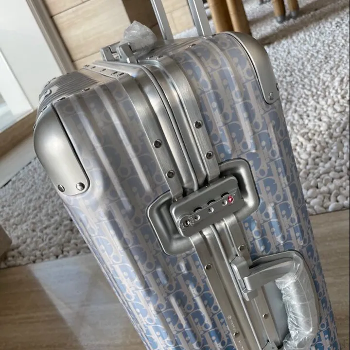 スーパーコピー リモワ スーツケース