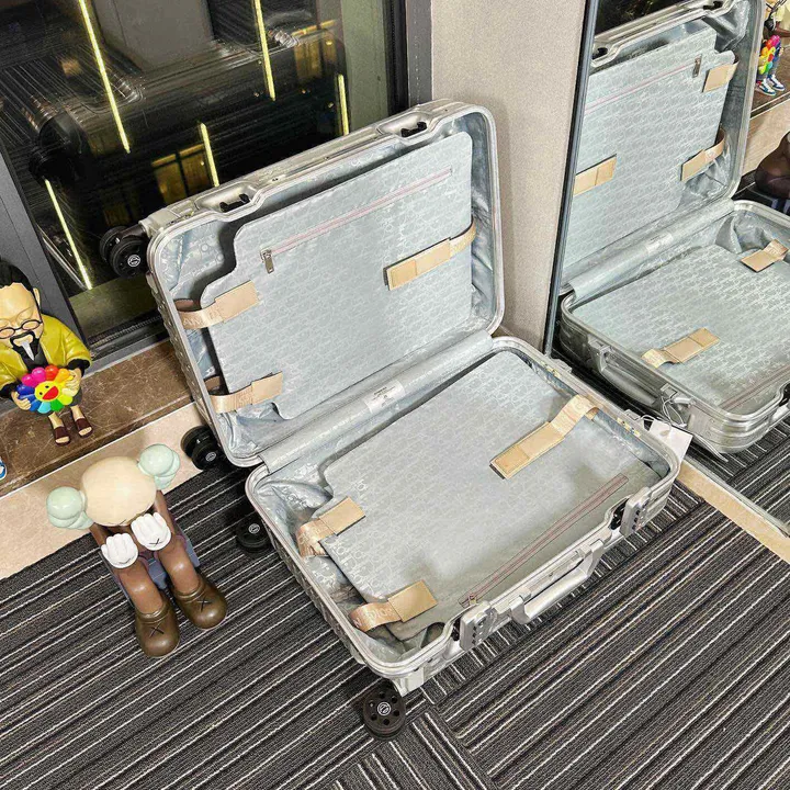 スーパーコピー リモワ スーツケース