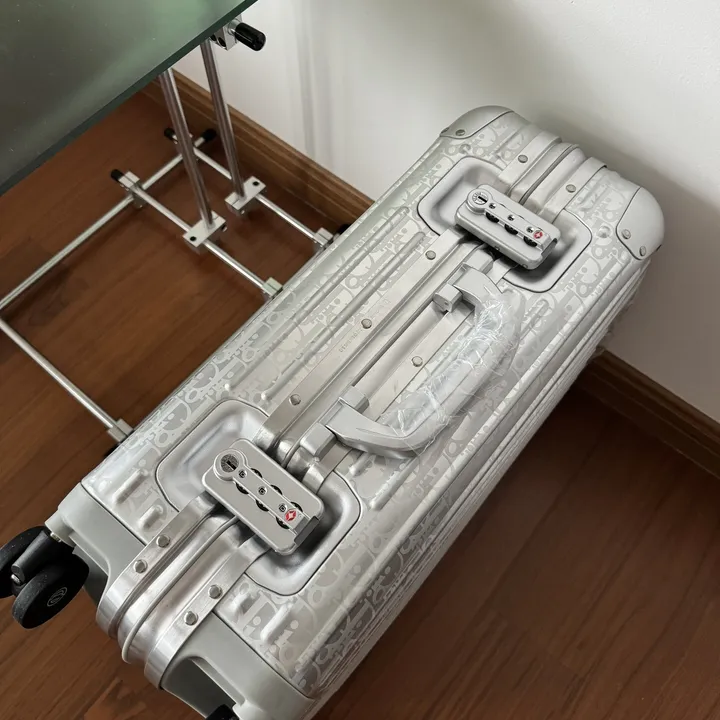 スーパーコピー フェンディ スーツケース