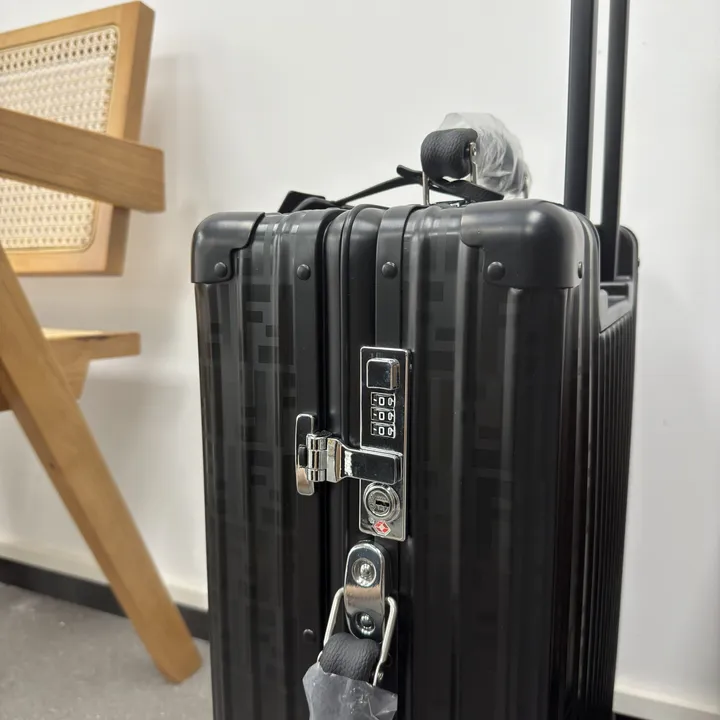 スーパーコピー フェンディ スーツケース