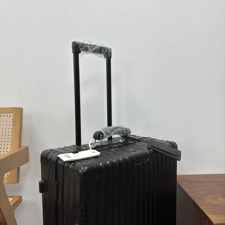 スーパーコピー フェンディ スーツケース