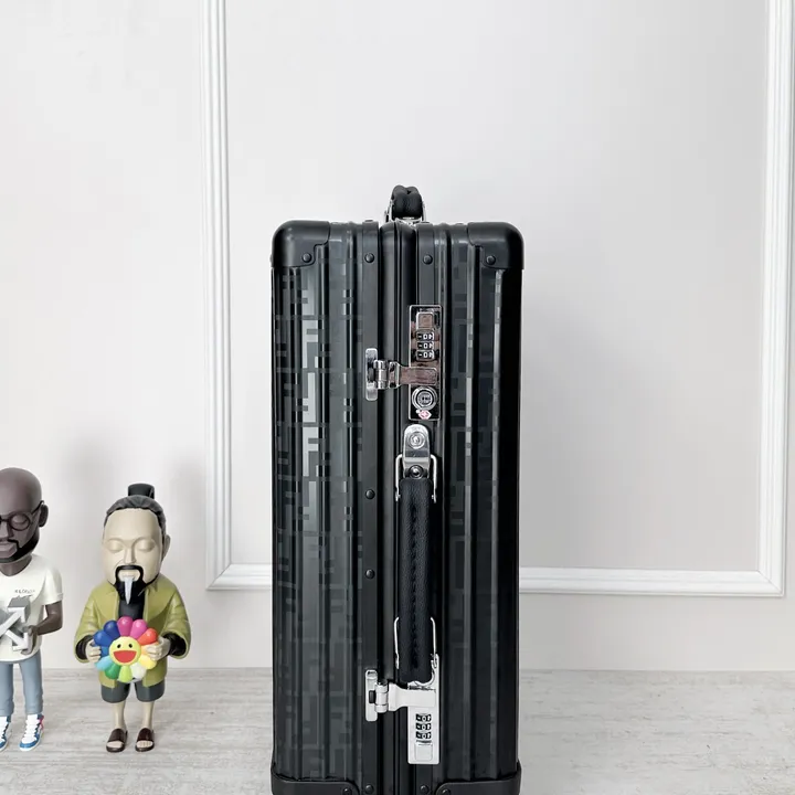 スーパーコピー フェンディ スーツケース