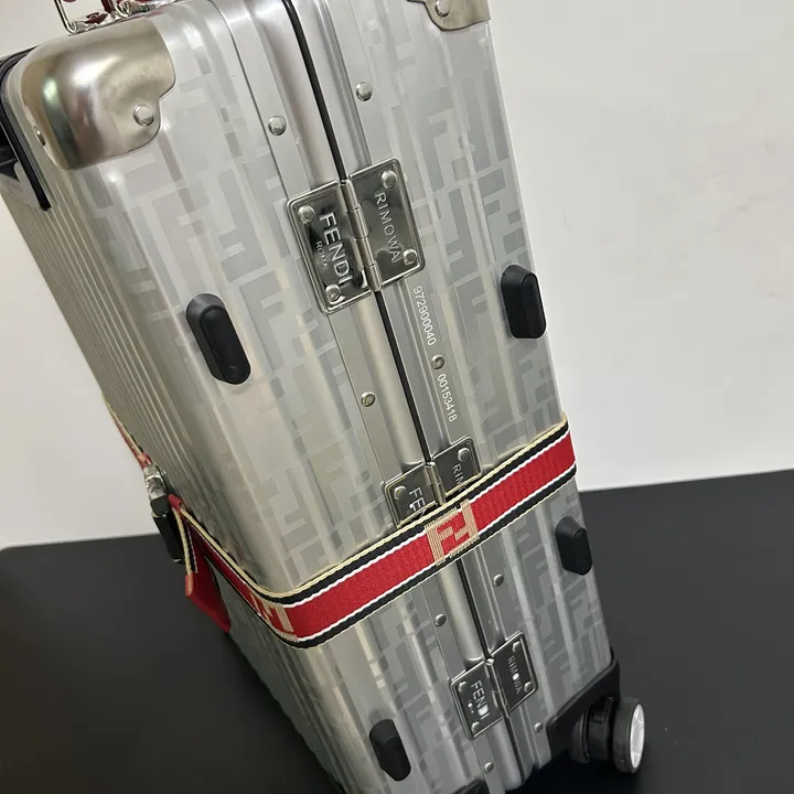 スーパーコピー フェンディ スーツケース