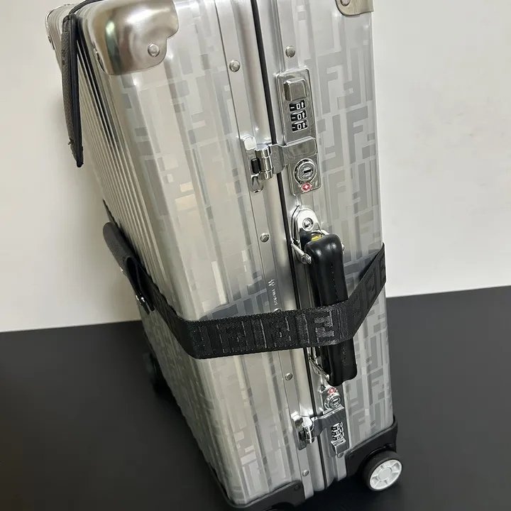 スーパーコピー フェンディ スーツケース