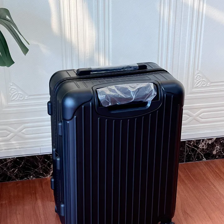 スーパーコピー リモワ スーツケース