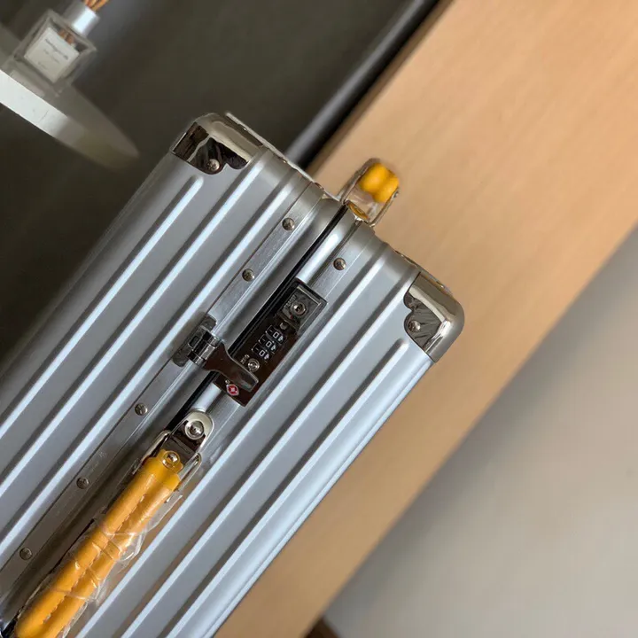 スーパーコピー リモワ スーツケース