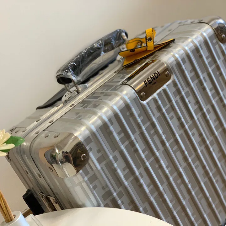 スーパーコピー リモワ スーツケース