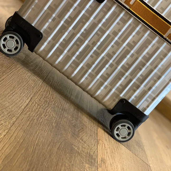 スーパーコピー リモワ スーツケース