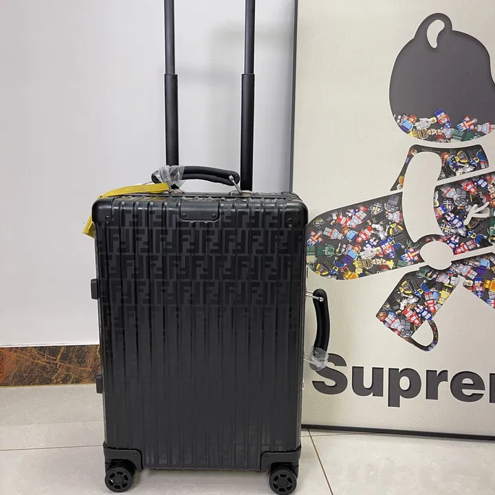 スーパーコピー フェンディ スーツケース