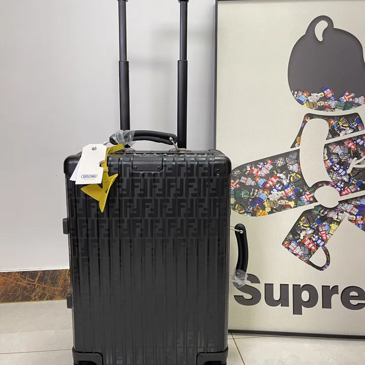 スーパーコピー フェンディ スーツケース