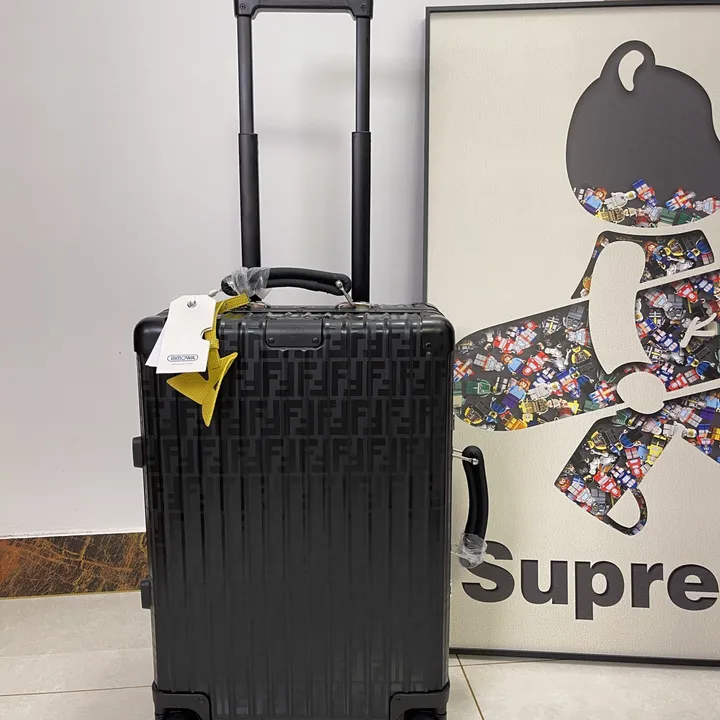 スーパーコピー フェンディ スーツケース
