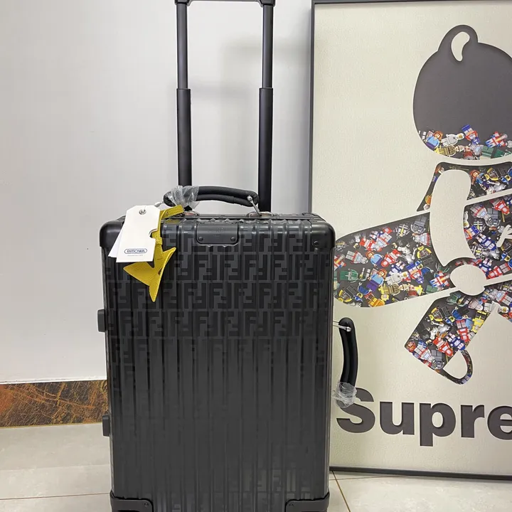 スーパーコピー フェンディ スーツケース