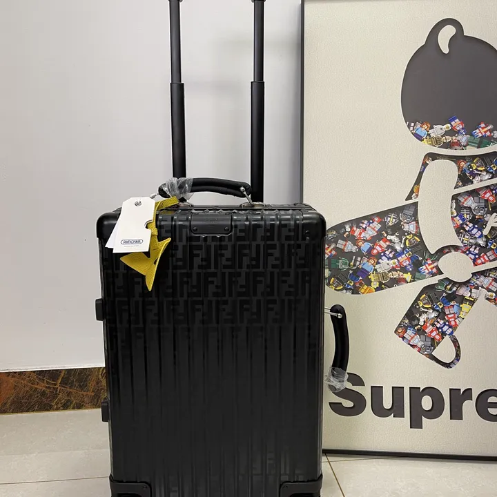 スーパーコピー フェンディ スーツケース