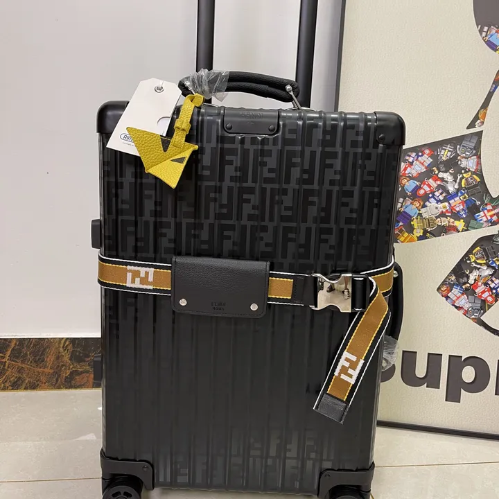 スーパーコピー フェンディ スーツケース