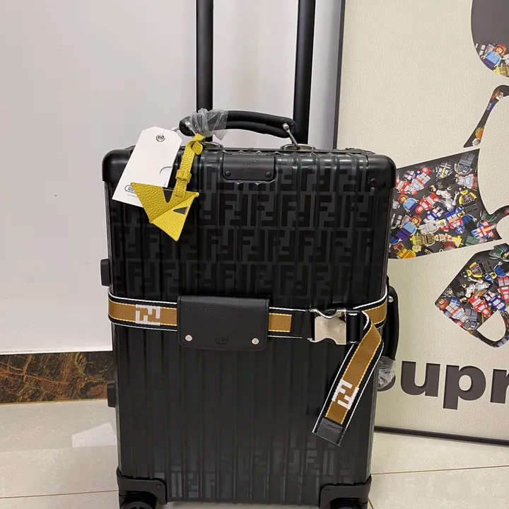 スーパーコピー フェンディ スーツケース