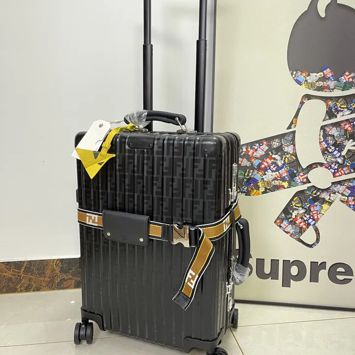 スーパーコピー フェンディ スーツケース