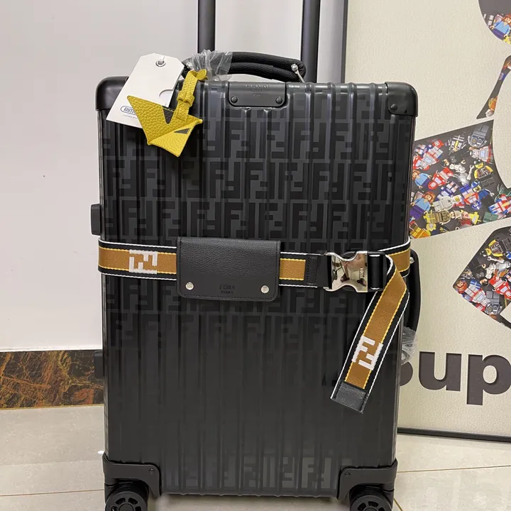 スーパーコピー フェンディ スーツケース