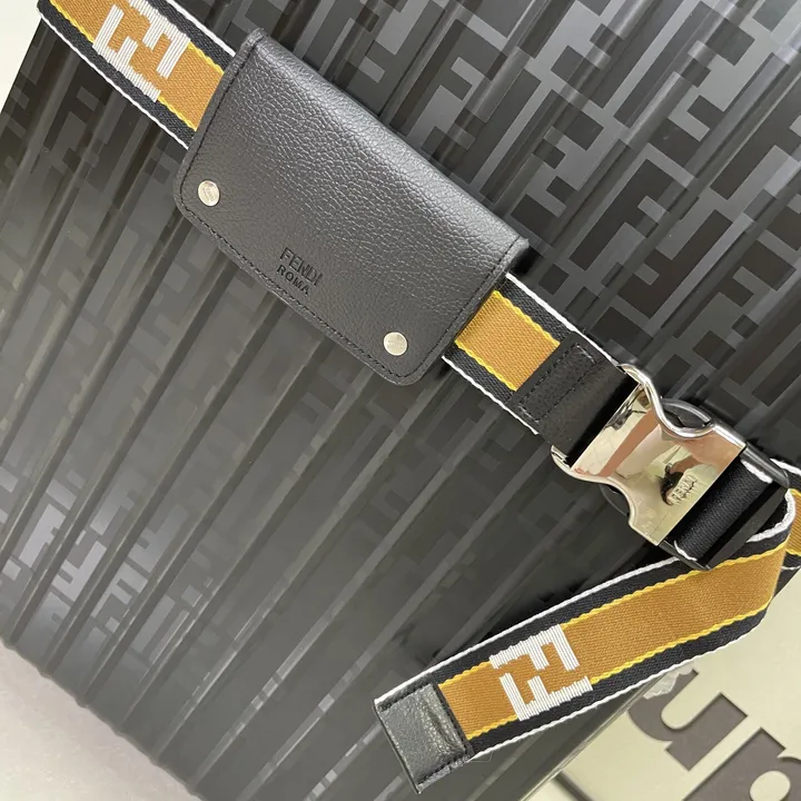 スーパーコピー フェンディ スーツケース