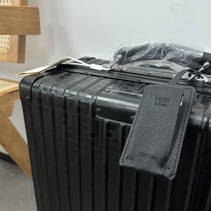 スーパーコピー フェンディ スーツケース