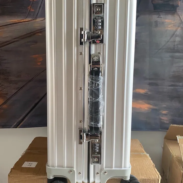 スーパーコピー リモワ スーツケース