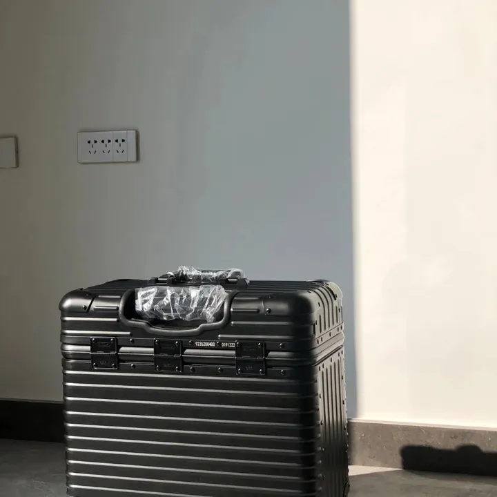 スーパーコピー リモワ スーツケース