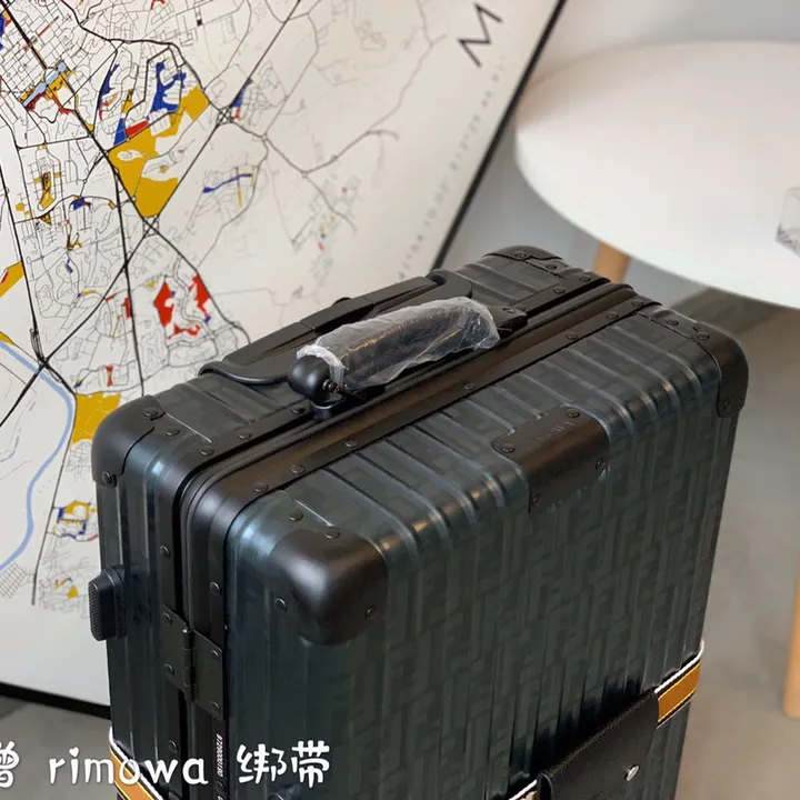 スーパーコピー フェンディ スーツケース